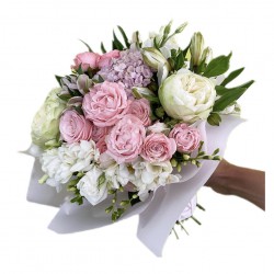 Bouquet Mix of Roses, Alstroemeria and Freesia