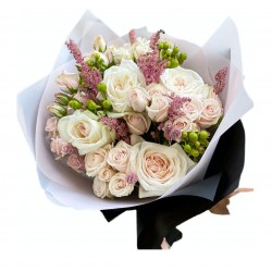 Bouquet of Roses, Spray Roses, Hypericum