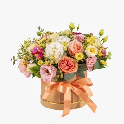 Box with mixed flowers 