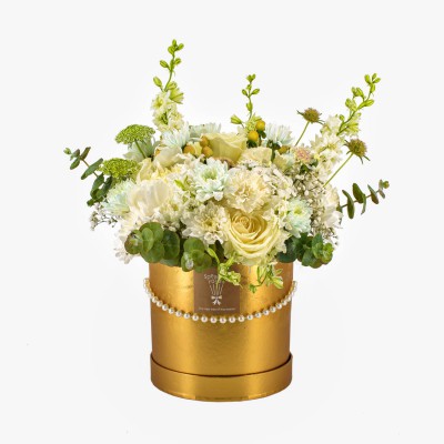 Box with mixed tender flowers