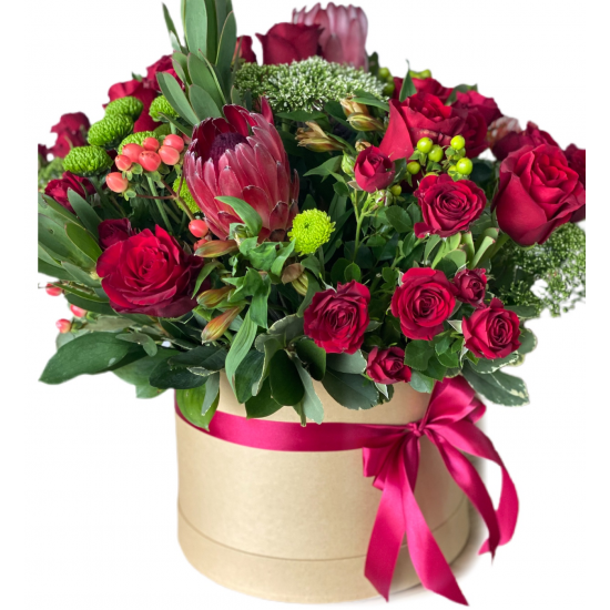 Box of roses, Spray roses, protea, hypericum Box of roses, Spray roses, protea, hypericum