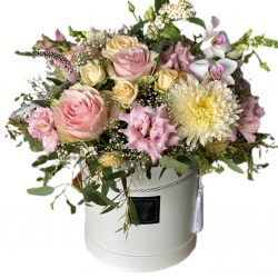 Box with roses, Eustoma, chrysanthemums